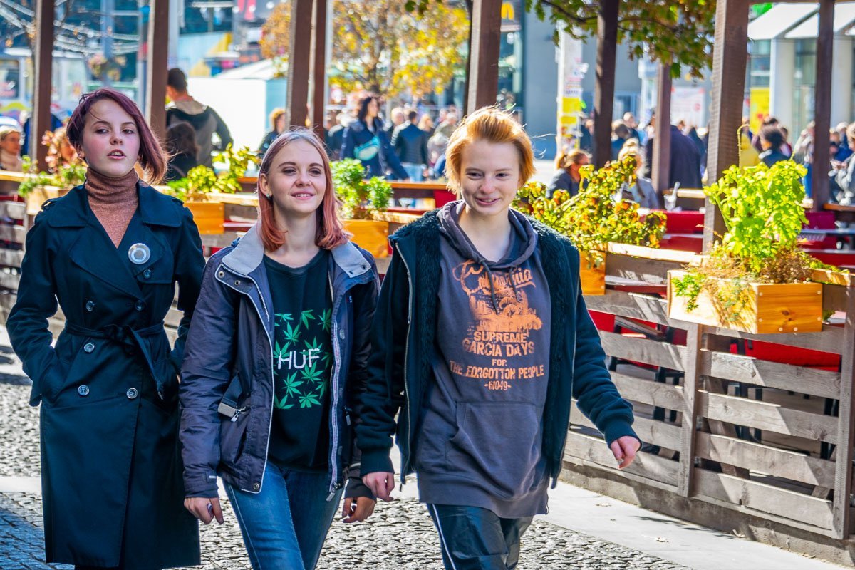 Дружно делаем вид, что не видим камеру