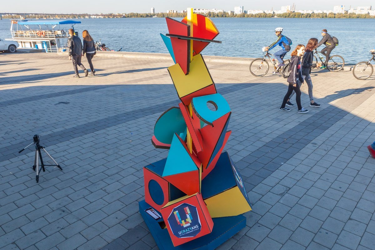 Удивительные инсталляции завораживали