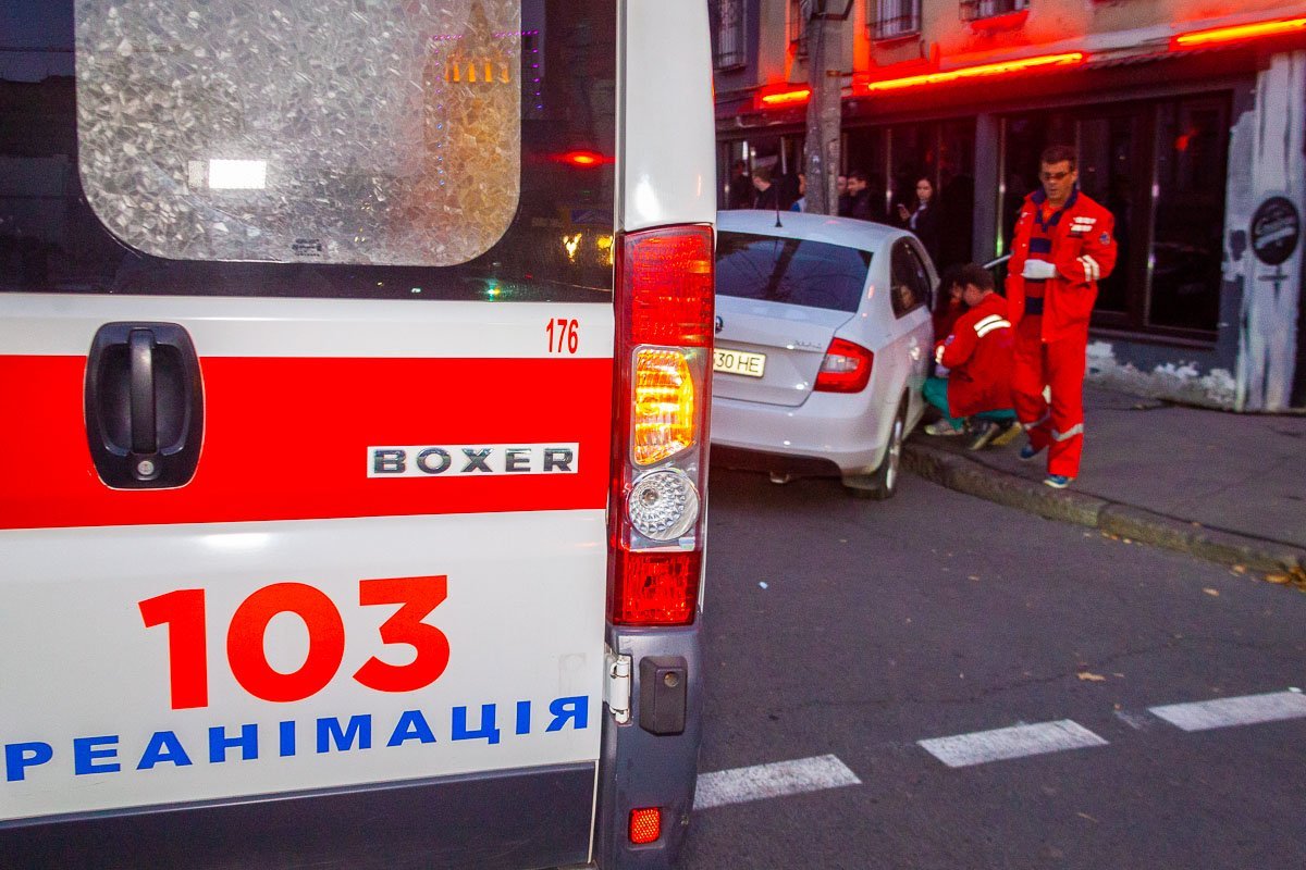 Врачи оказали пострадавшим первую медицинскую помощь  Врачи оказали пострадавшим первую медицинскую помощь