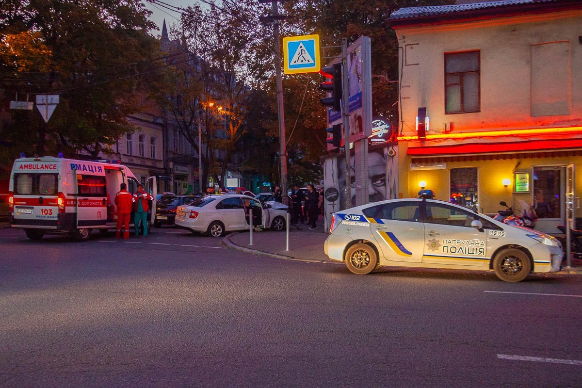 На месте работает патрульная полиция  На месте работает патрульная полиция