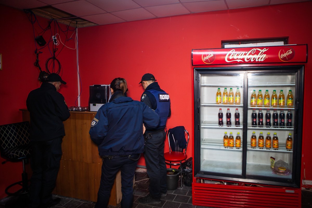 Патрульные выявили зал игровых автоматов