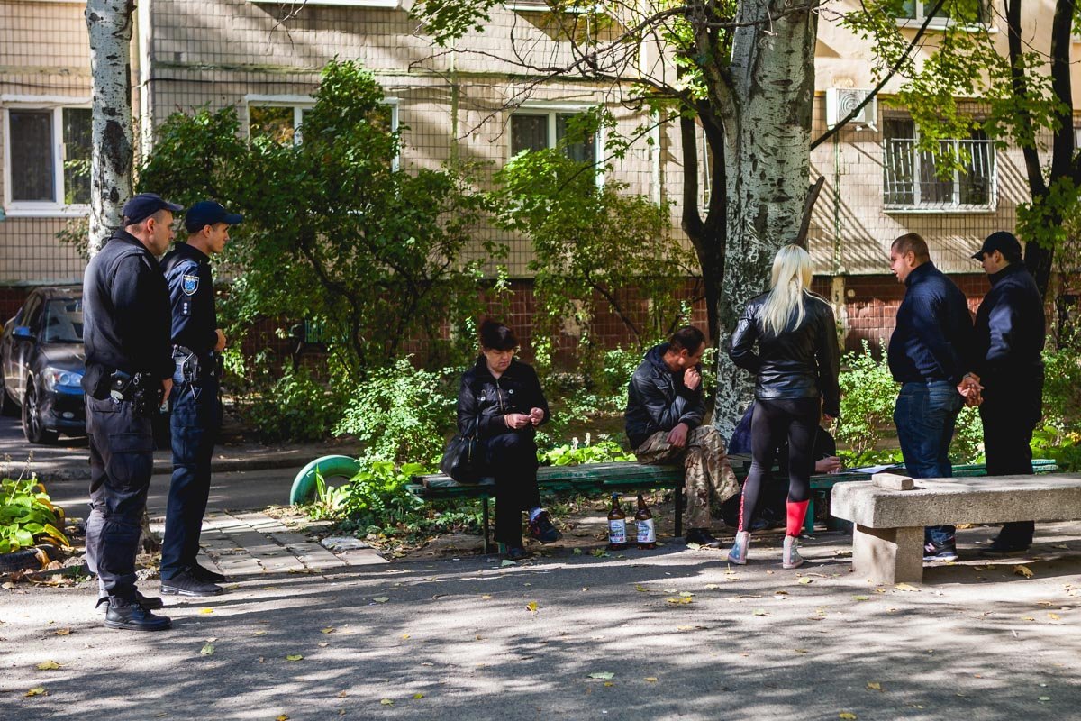 Во дворе на проспекте Героев отдыхал мужчина с учебной гранатой