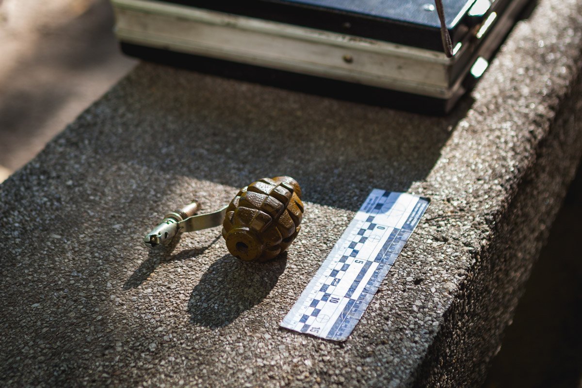 Правоохранители установили, что у мужчины была при себе учебная граната 