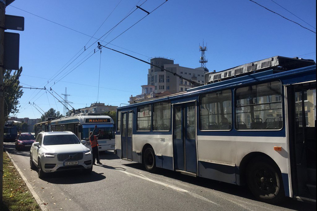 Из-за аварии приостановлено движение троллейбусов