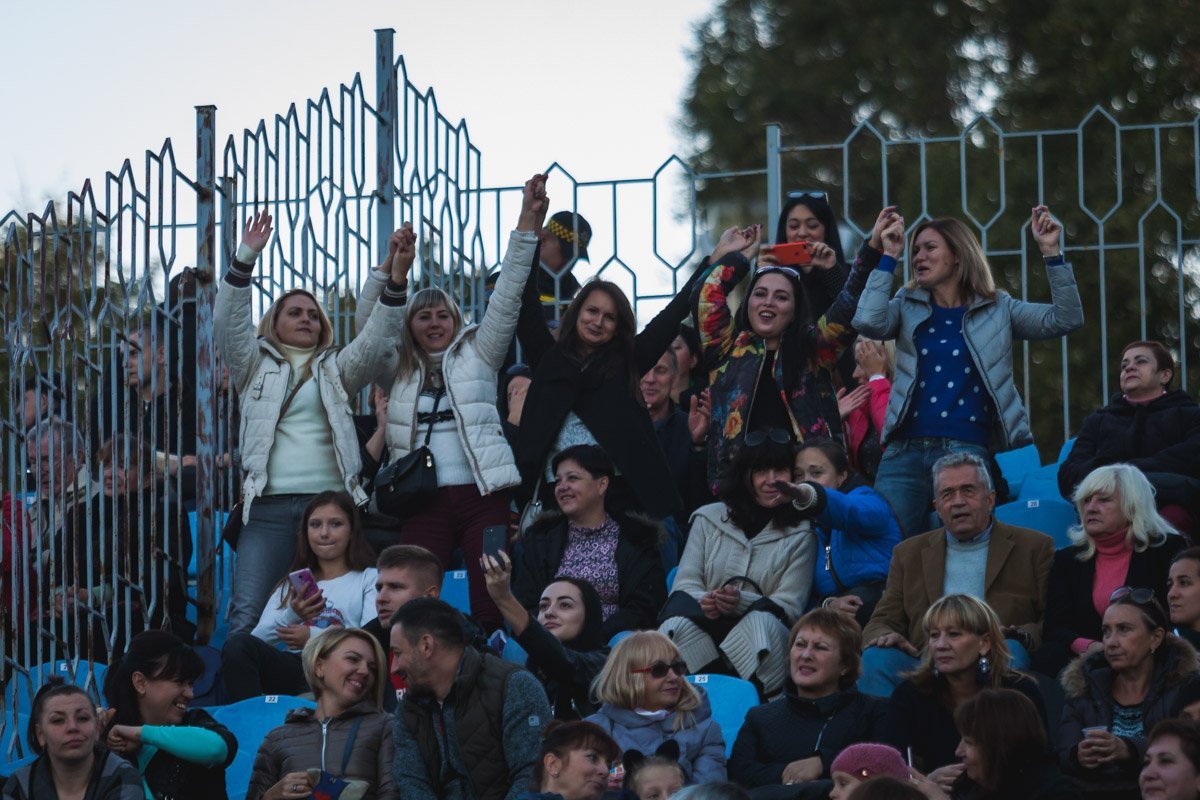 Всем бы так дружно отрываться на концертах Всем бы так дружно отрываться на концертах