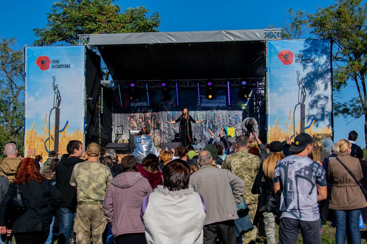 На сцене выступала Наталка Карпа