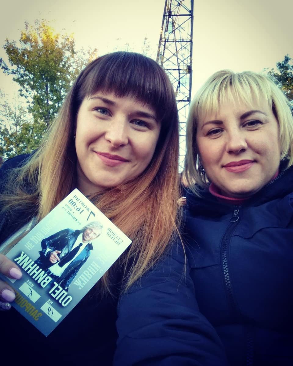 Что может быть для певца лучше, чем счастливые лица фанатов? Что может быть для певца лучше, чем счастливые лица фанатов?