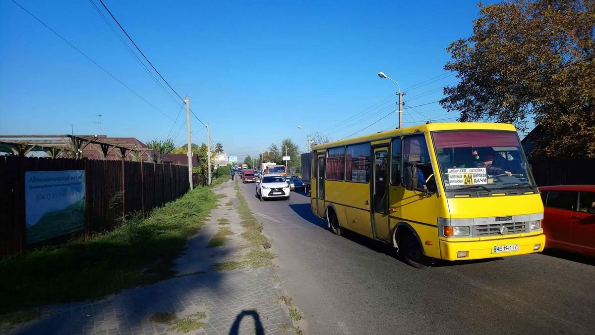 Из-за аварии образовалась пробка, которая тянется аж до Полтавского шоссе