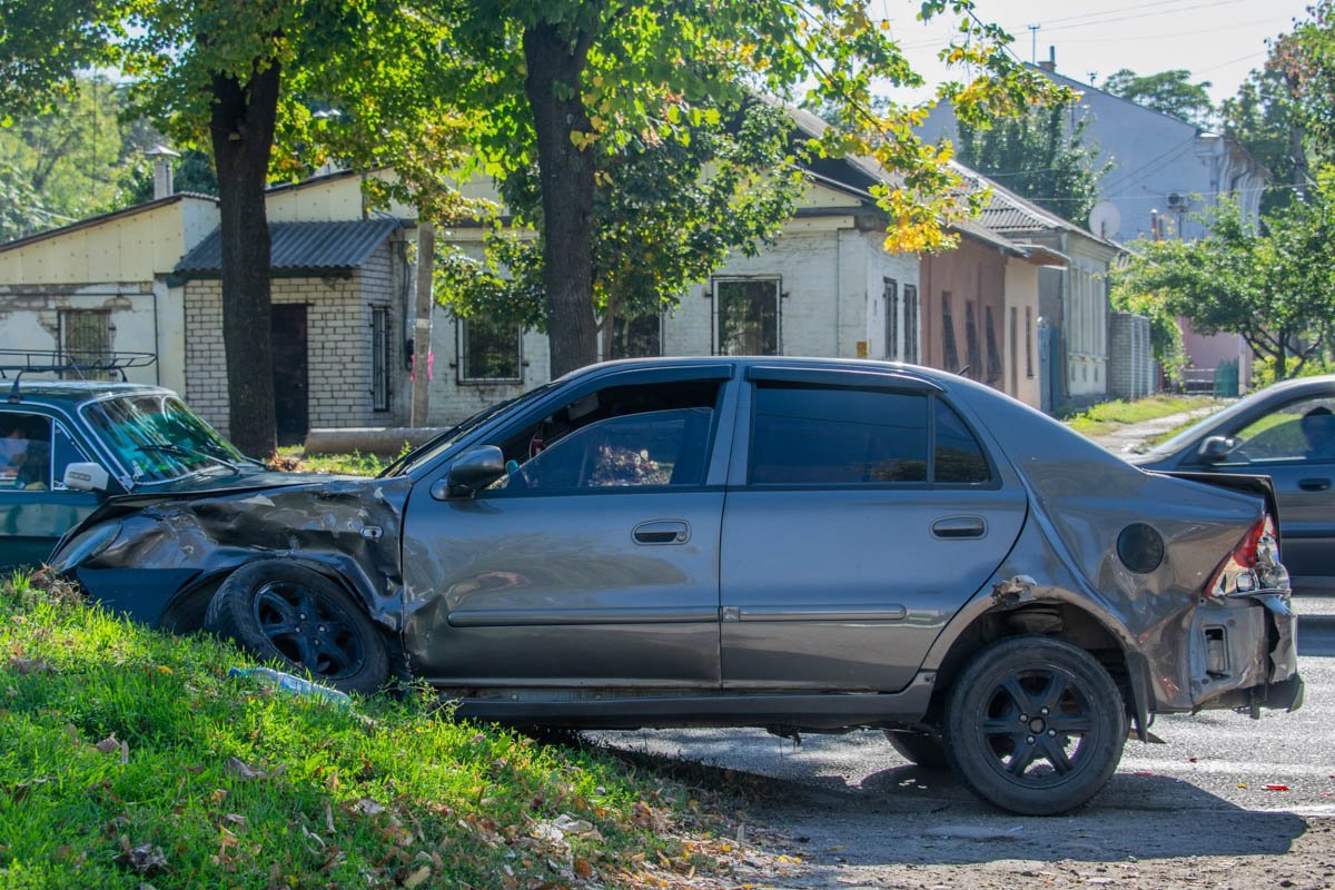 Аварии на этом перекрестке случаются с пугающей периодичностью Аварии на этом перекрестке случаются с пугающей периодичностью