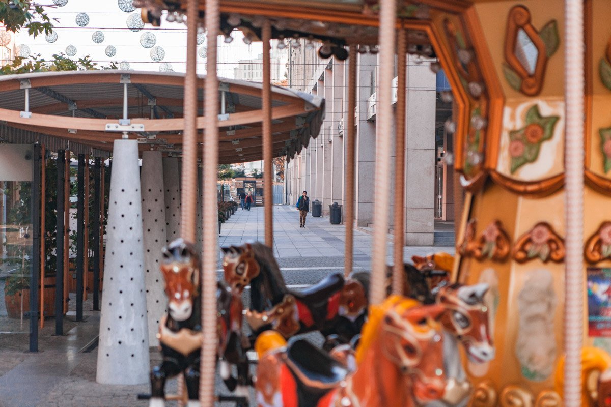 ЕБ всегда собирает вокруг себя множество людей ЕБ всегда собирает вокруг себя множество людей