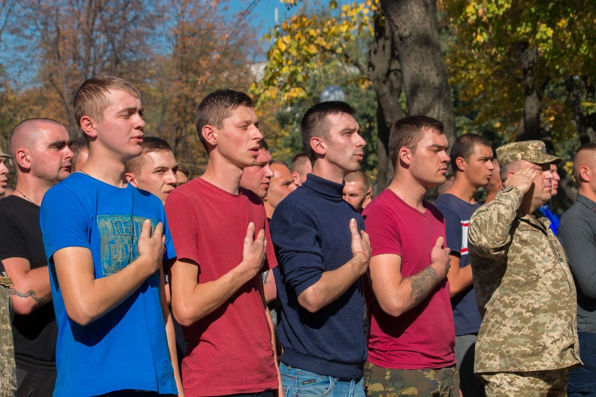 Первые 115 призывников Днепра и области торжественно приняли присягу