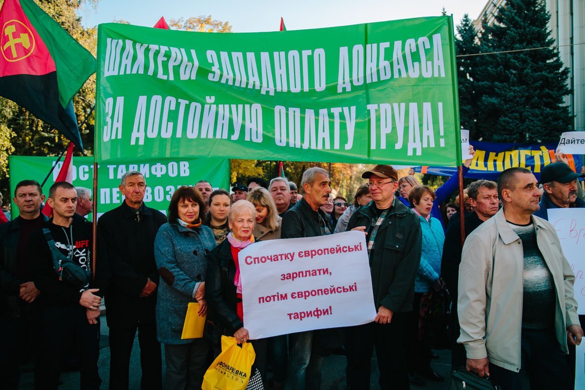 В центре Днепра митинговали за повышение зарплат 1