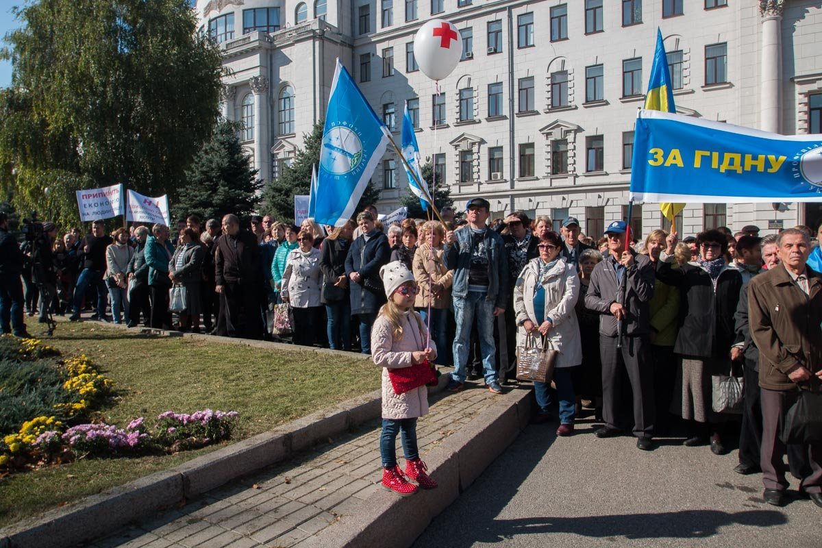 В центре Днепра митинговали за повышение зарплат 6