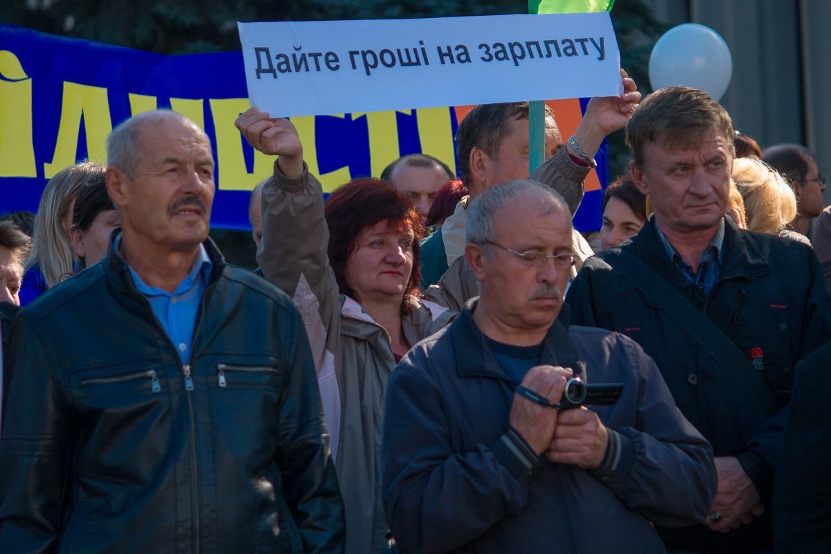 В центре Днепра митинговали за повышение зарплат 9