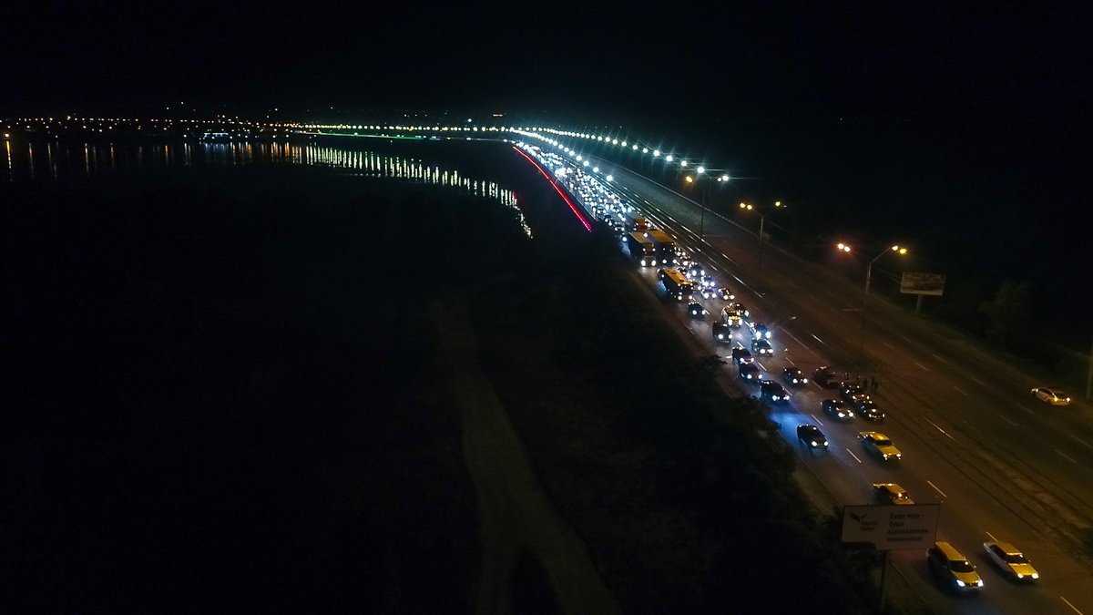 Очередная пробка возникла на съезде с Кайдакского моста