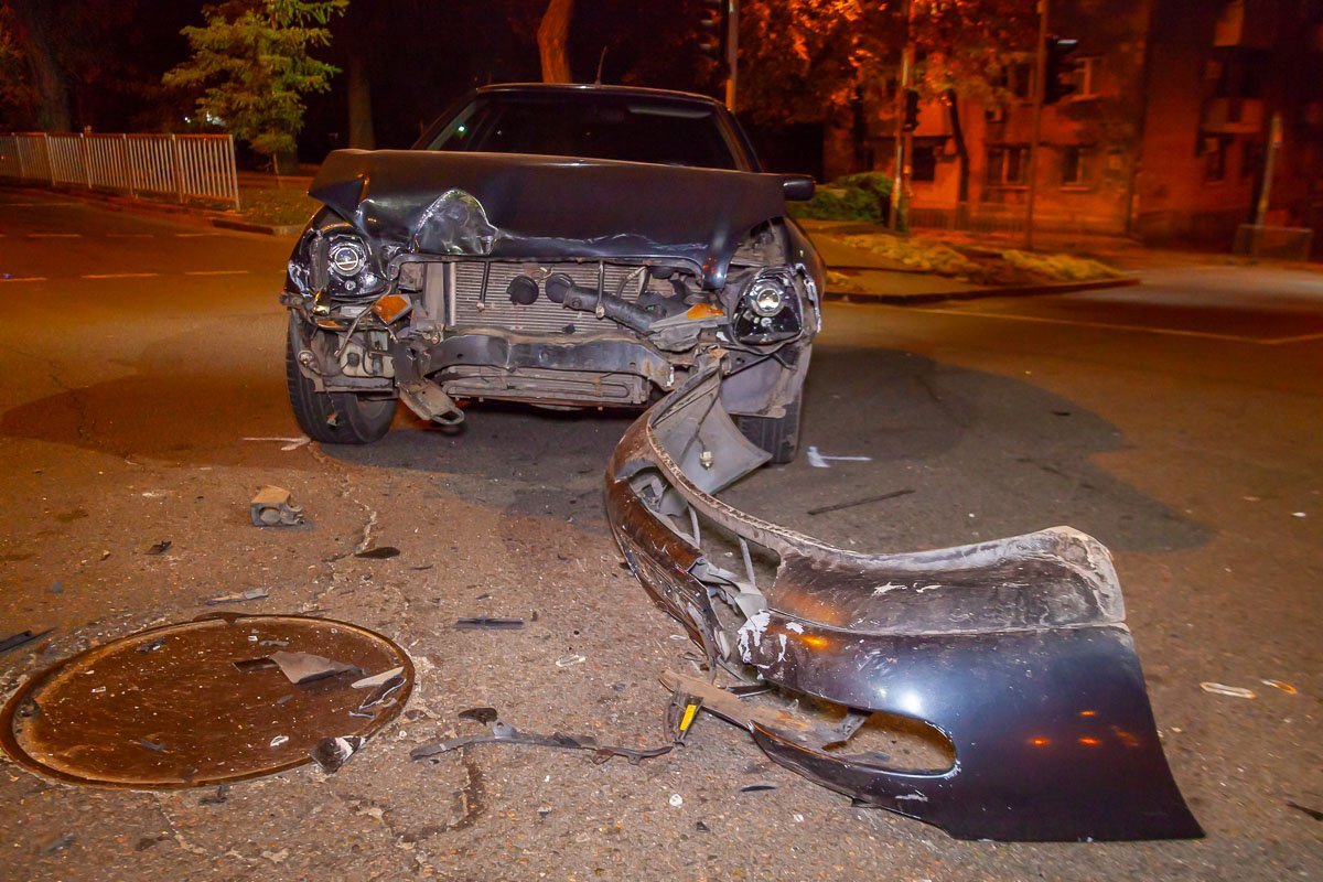 Автомобиль Ford получил серьезные повреждения Автомобиль Ford получил серьезные повреждения