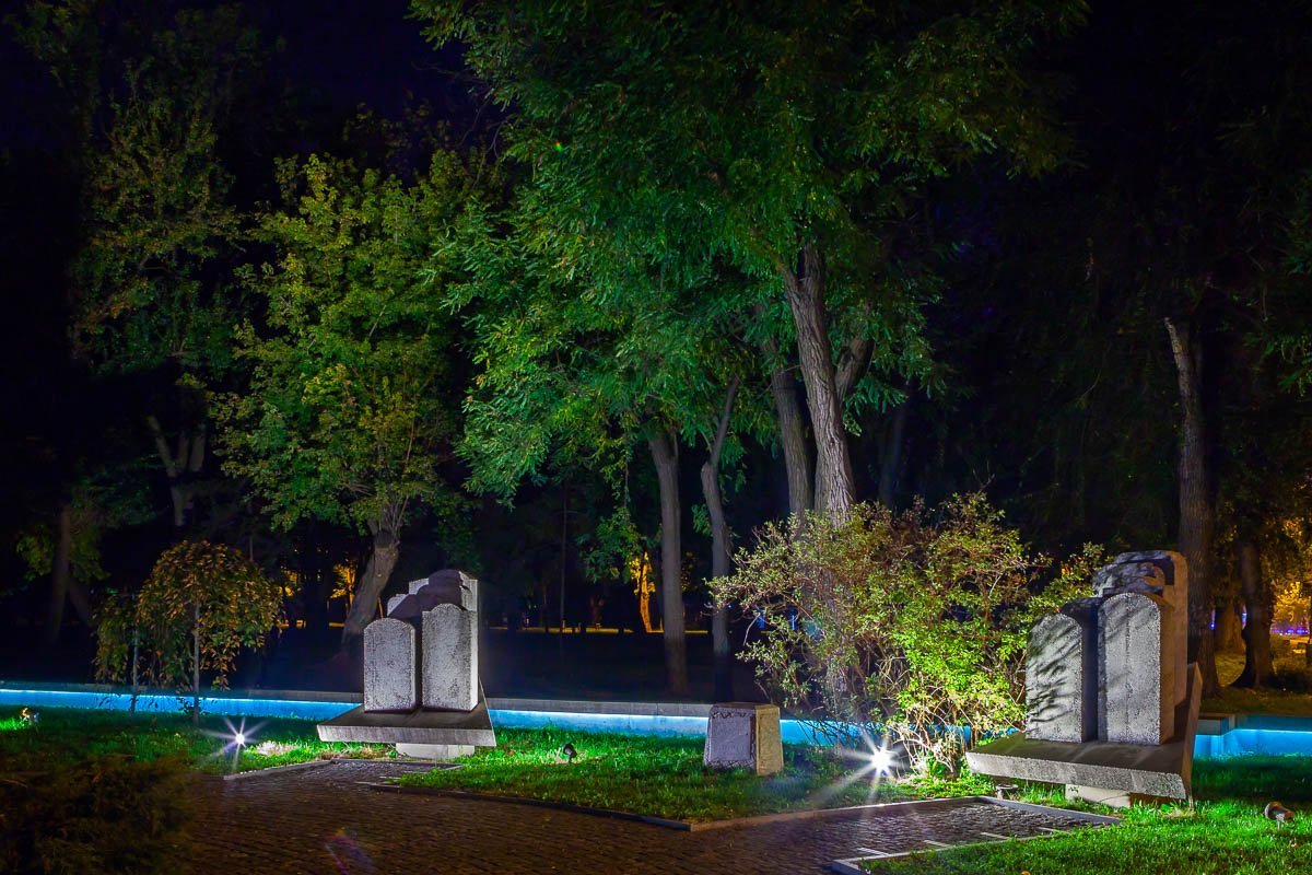 Парк под покровом ночи