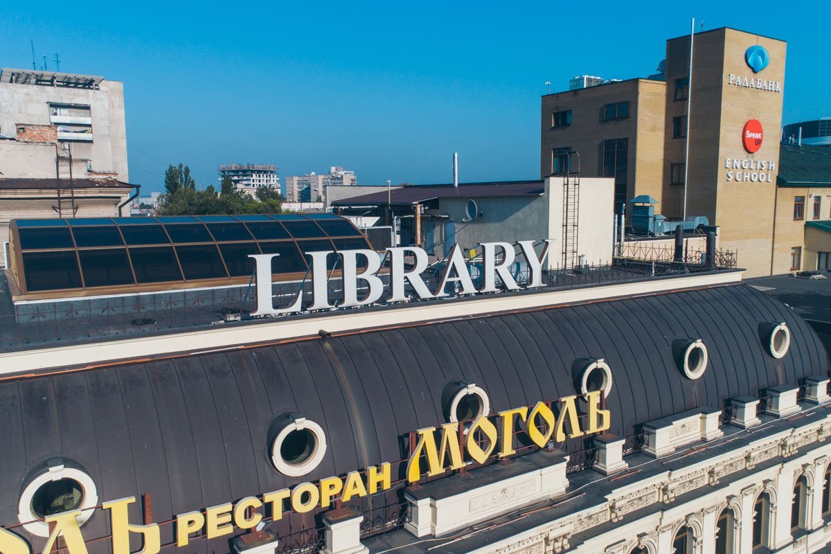 Здание надстроили четвертым этажом-мансардой