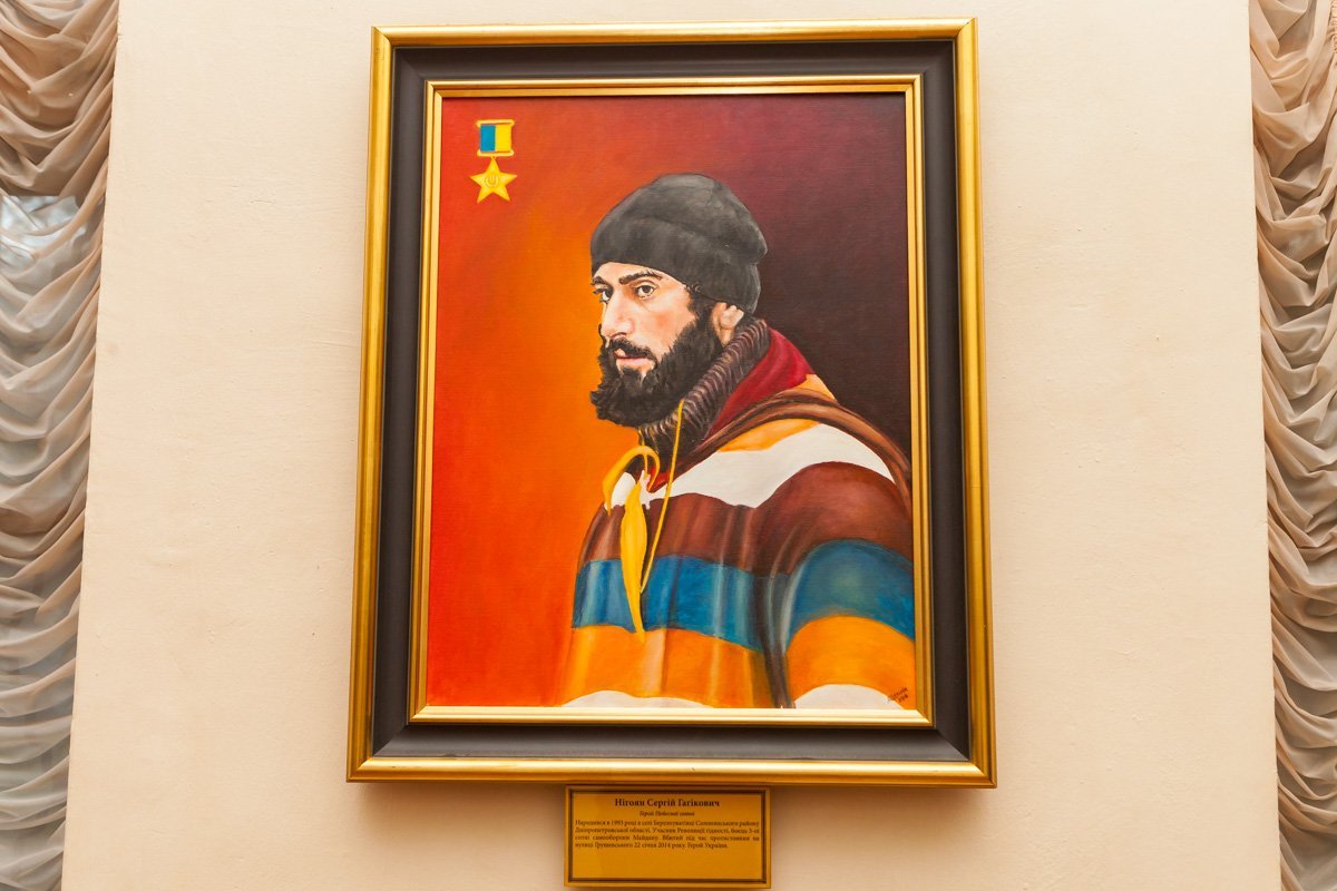 В Дворце представлены лица революции