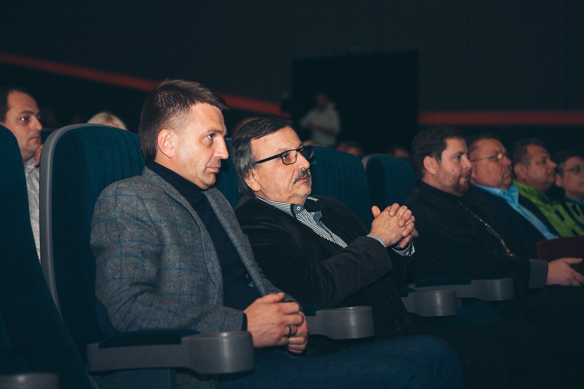 На показ пришел Председатель Днепропетровского областного совета Глеб Пригунов На показ пришел Председатель Днепропетровского областного совета Глеб Пригунов