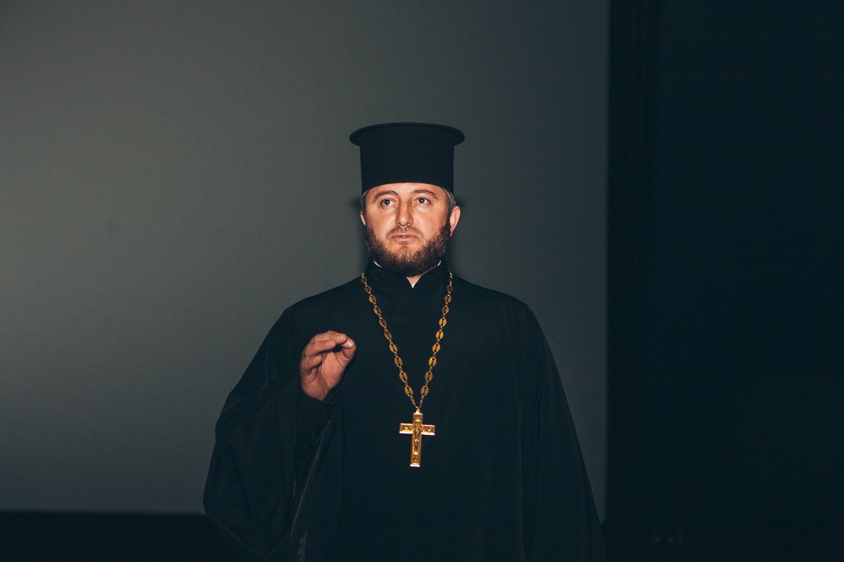 Также перед фильмом выступали священнослужители Также перед фильмом выступали священнослужители