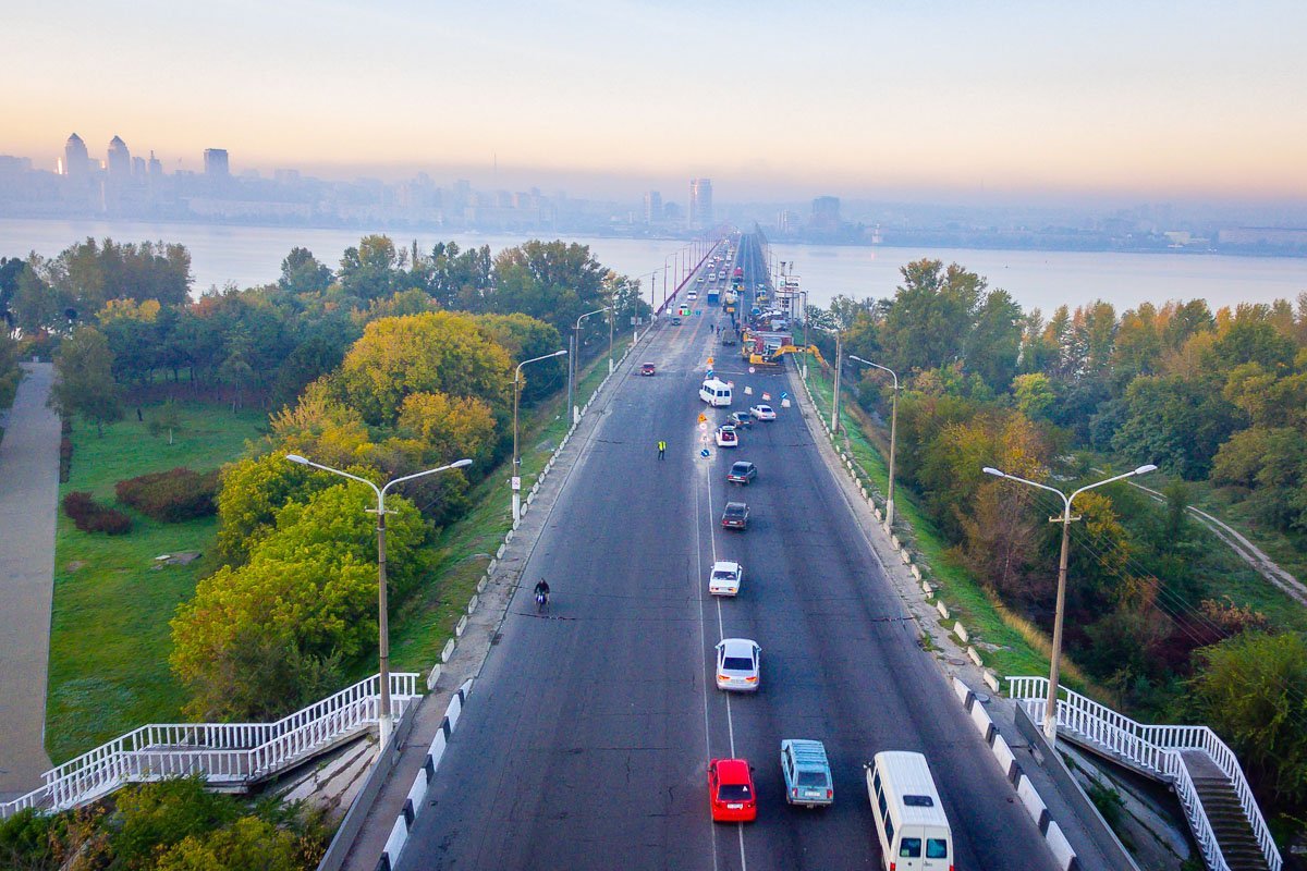 Движение на мосту не затруднено  Движение на мосту не затруднено