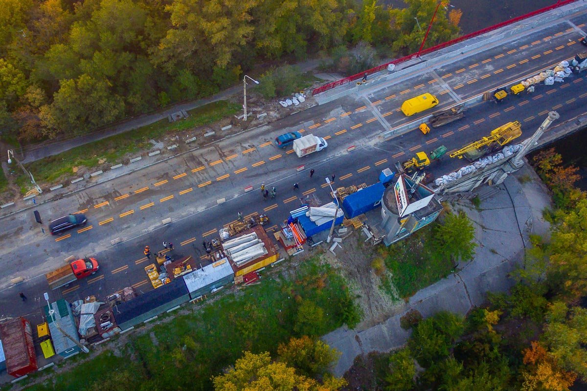 На мосту дежурила патрульная полиция На мосту дежурила патрульная полиция