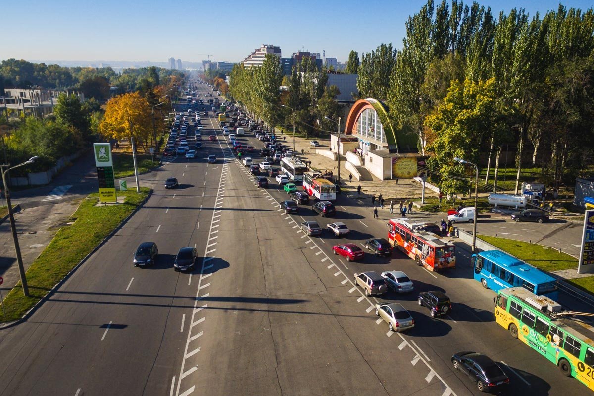 Автомобилисты в Днепре бойкотируют против повышения цен на топливо В Днепре на Победе десятки автомобилей перекрыли дорогу: что происходит 1