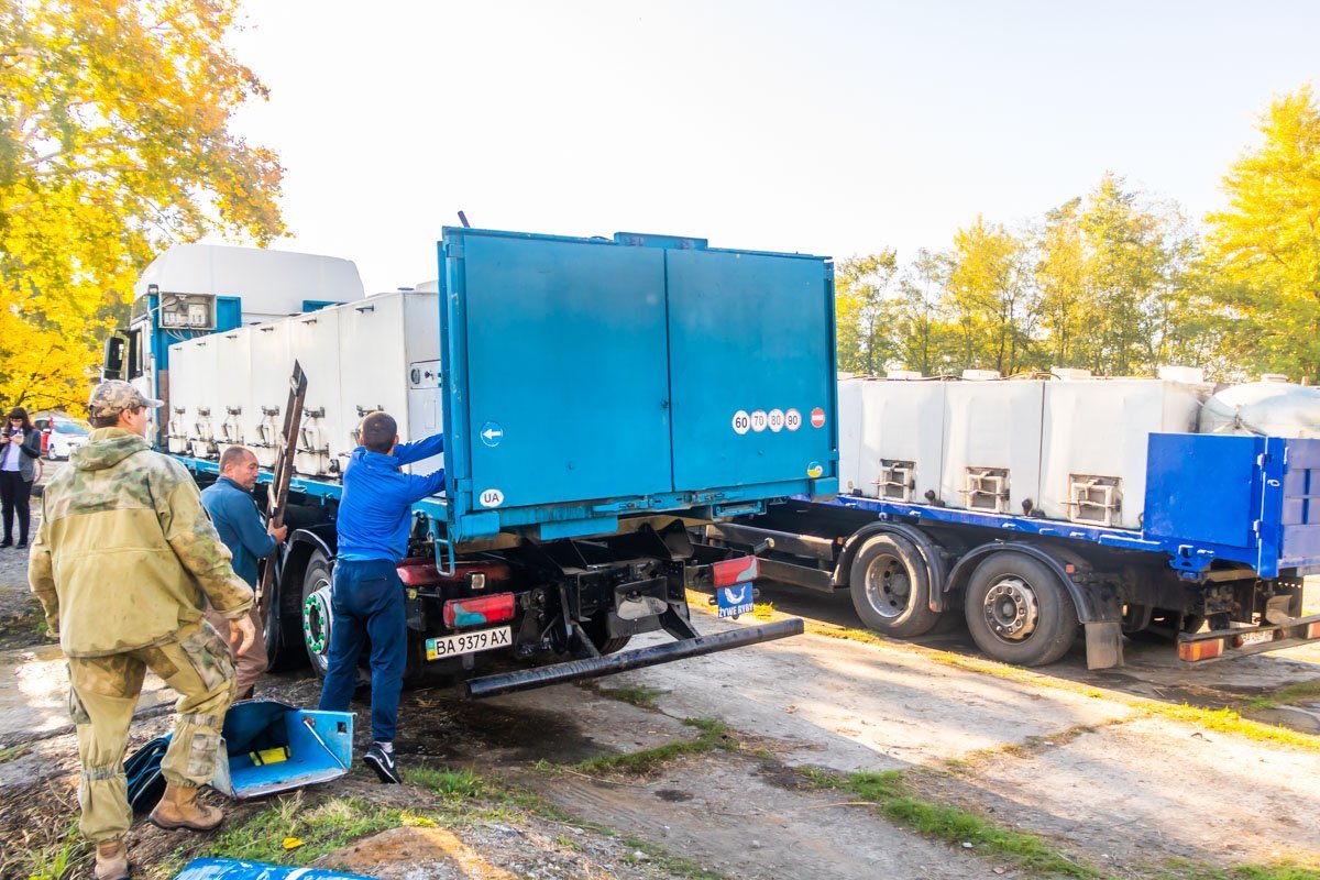 400 тысяч мальков = два грузовика с цистернами 400 тысяч мальков = два грузовика с цистернами