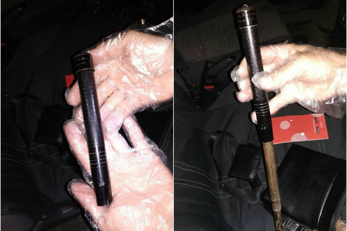 В кармане одного из мужчин нашли телескопическую дубинку