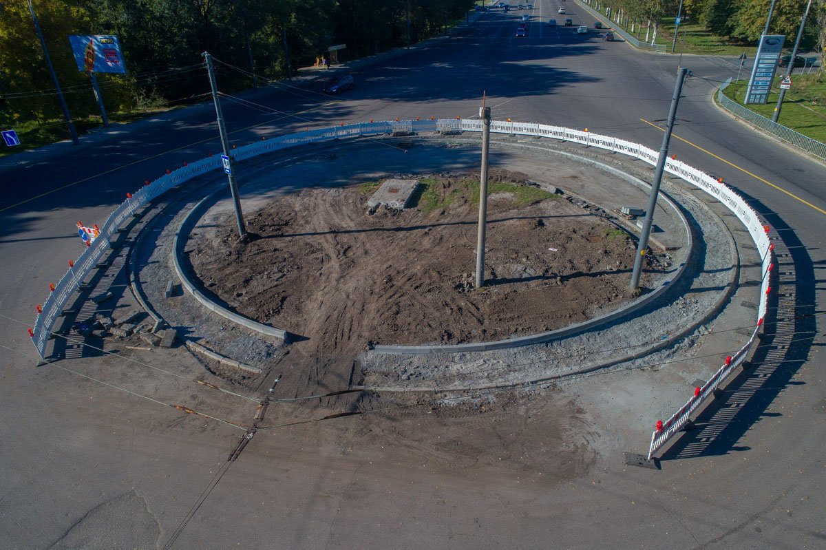 За месяц на кольце пропали елочки и рекламные щиты За месяц на кольце пропали елочки и рекламные щиты