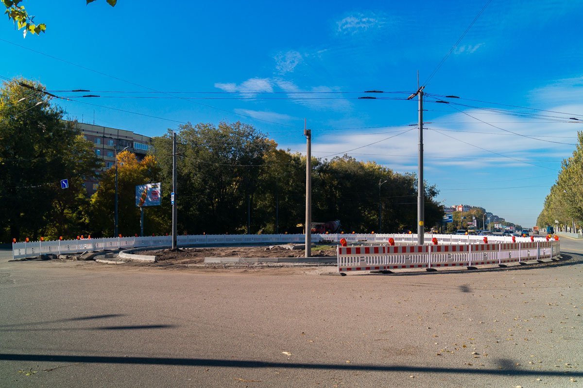 Теперь движение на пересечении улиц Аэропортовской, Трудовых резервов и Запорожского шоссе станет круговым Теперь движение на пересечении улиц Аэропортовской, Трудовых резервов и Запорожского шоссе станет круговым