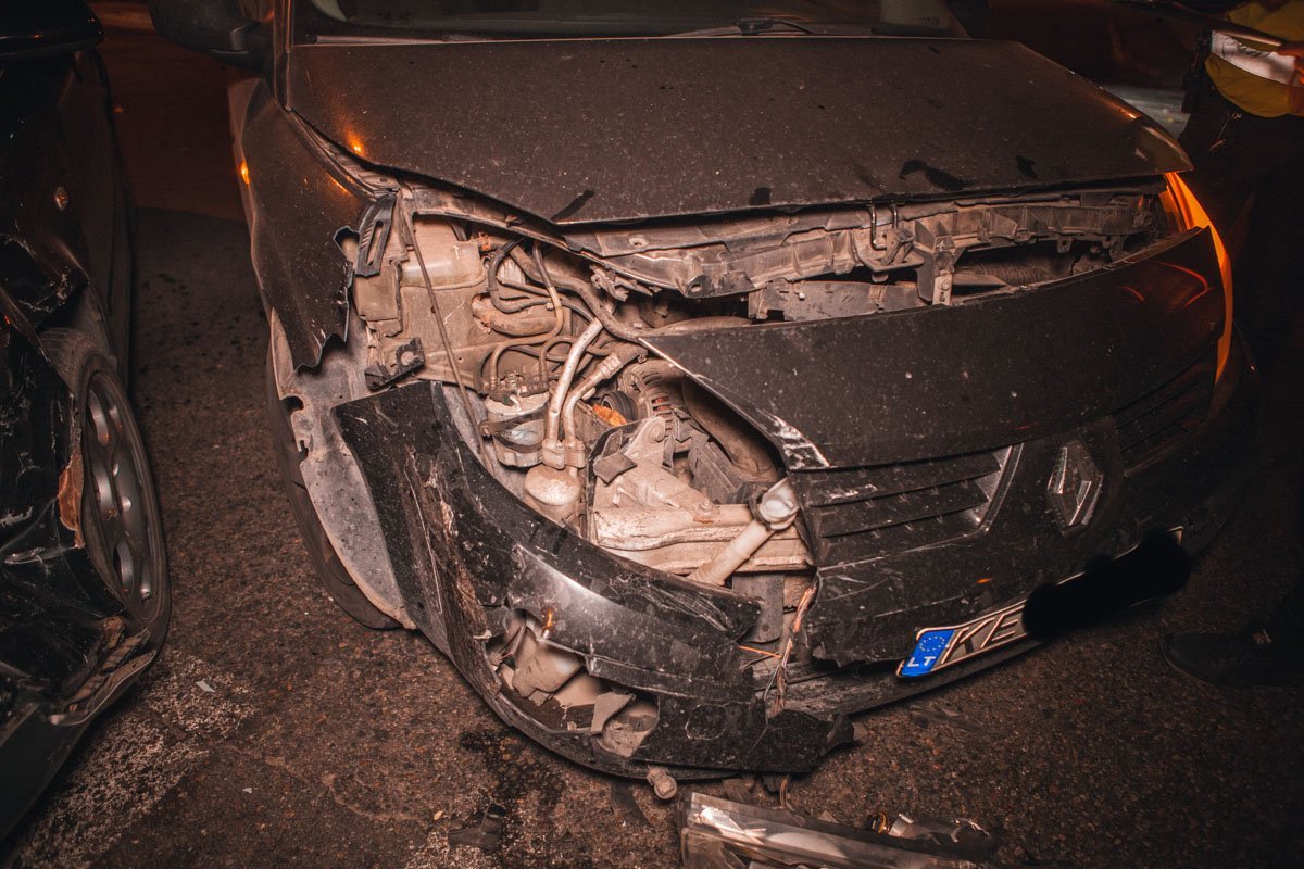 Предварительно, авария произошла из-за того, что Audi не уступил дорогу Предварительно, авария произошла из-за того, что Audi не уступил дорогу