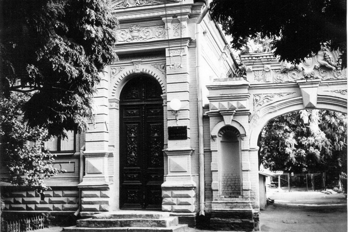 Бывший особняк Пчелкина, фото 1984-го года Бывший особняк Пчелкина, фото 1984-го года