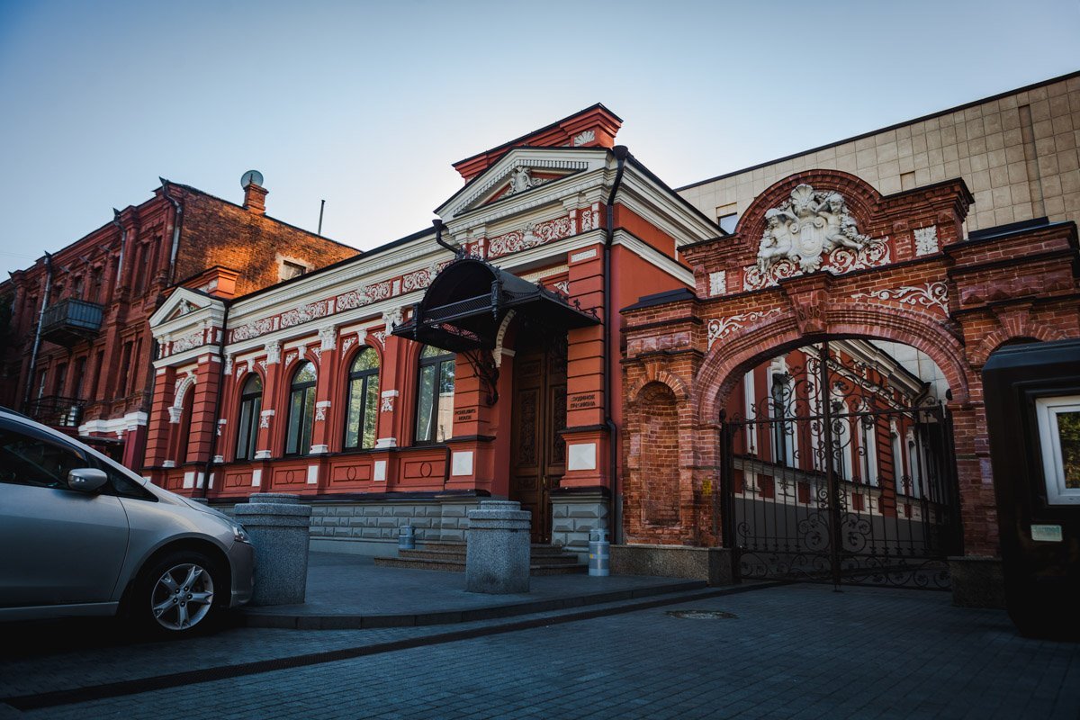 Так пышный особняк выглядит сейчас Так пышный особняк выглядит сейчас