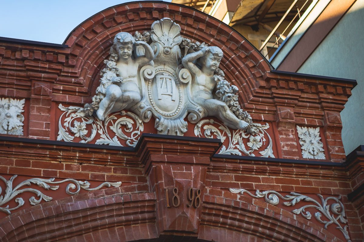 Те самые буквы, "подарившие" особняку печальную славу Те самые буквы, "подарившие" особняку печальную славу