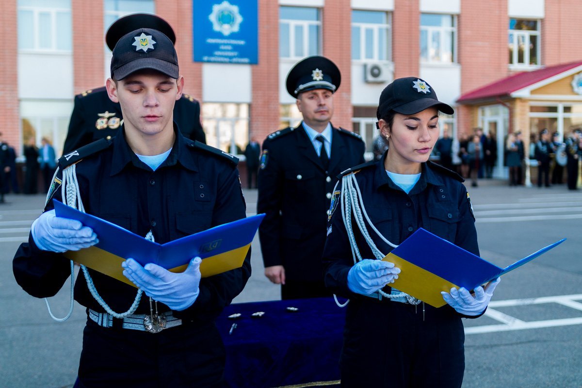 За четыре года обучения они получат как теоретические навыки, так и умения владеть в экстремальных ситуациях оружием и спецсредствами
