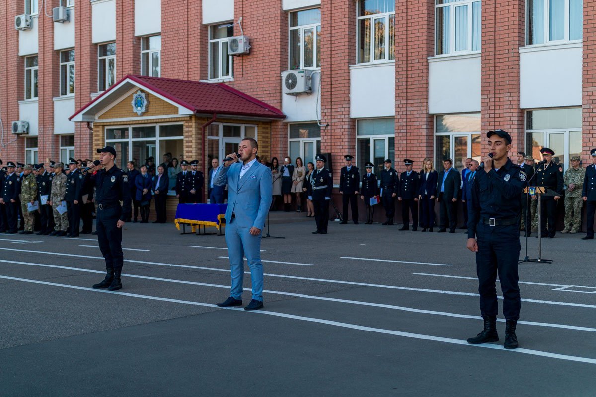 Завершили торжество песней "Вірність Батьківщині", которую исполнили курсанты университета