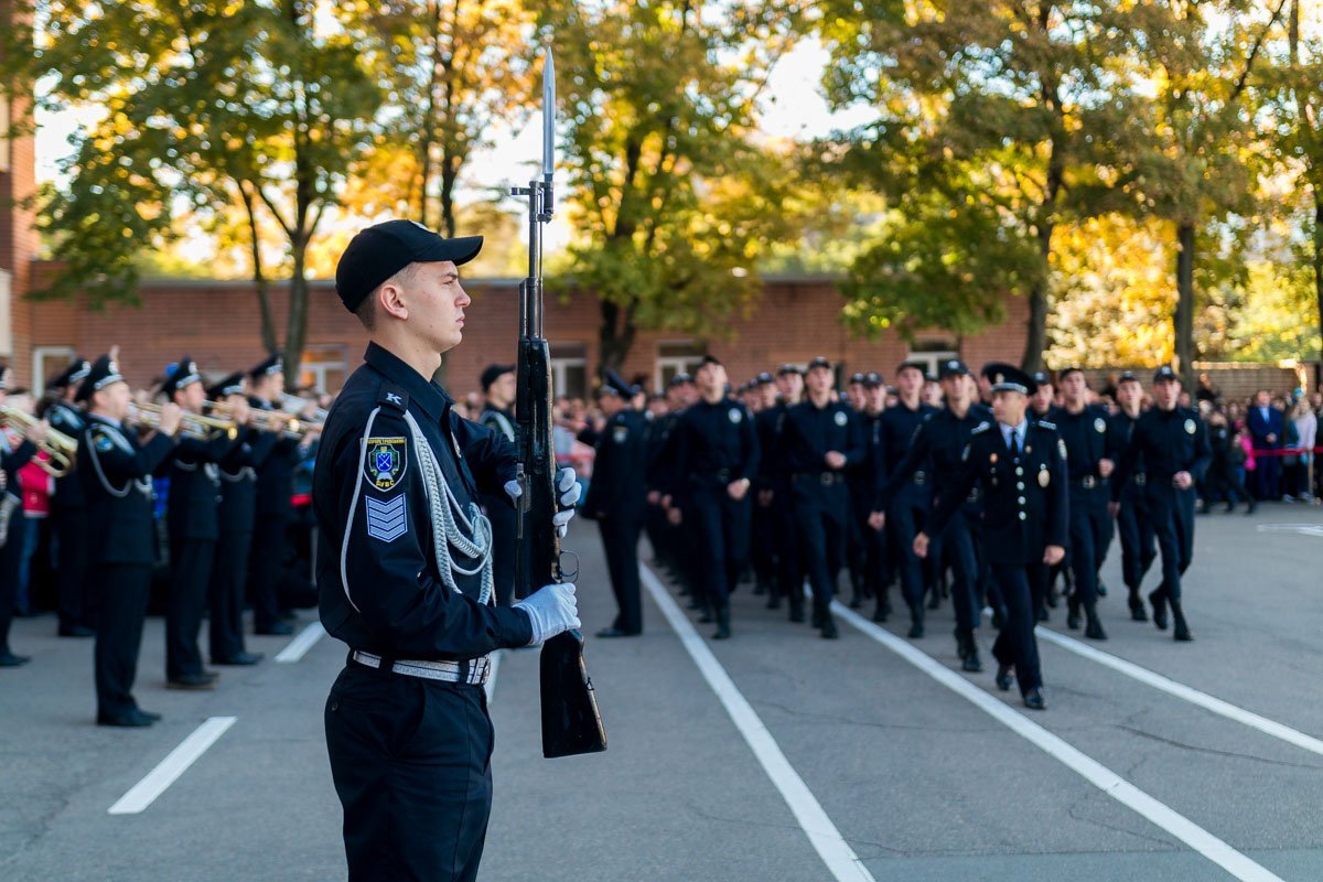 После нее традиционным маршем все присутствующие студенты покинули место мероприятия.