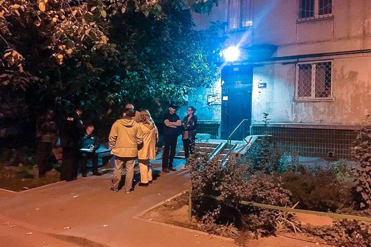 Агрессивного мужчину доставили в отделение полиции Агрессивного мужчину доставили в отделение полиции