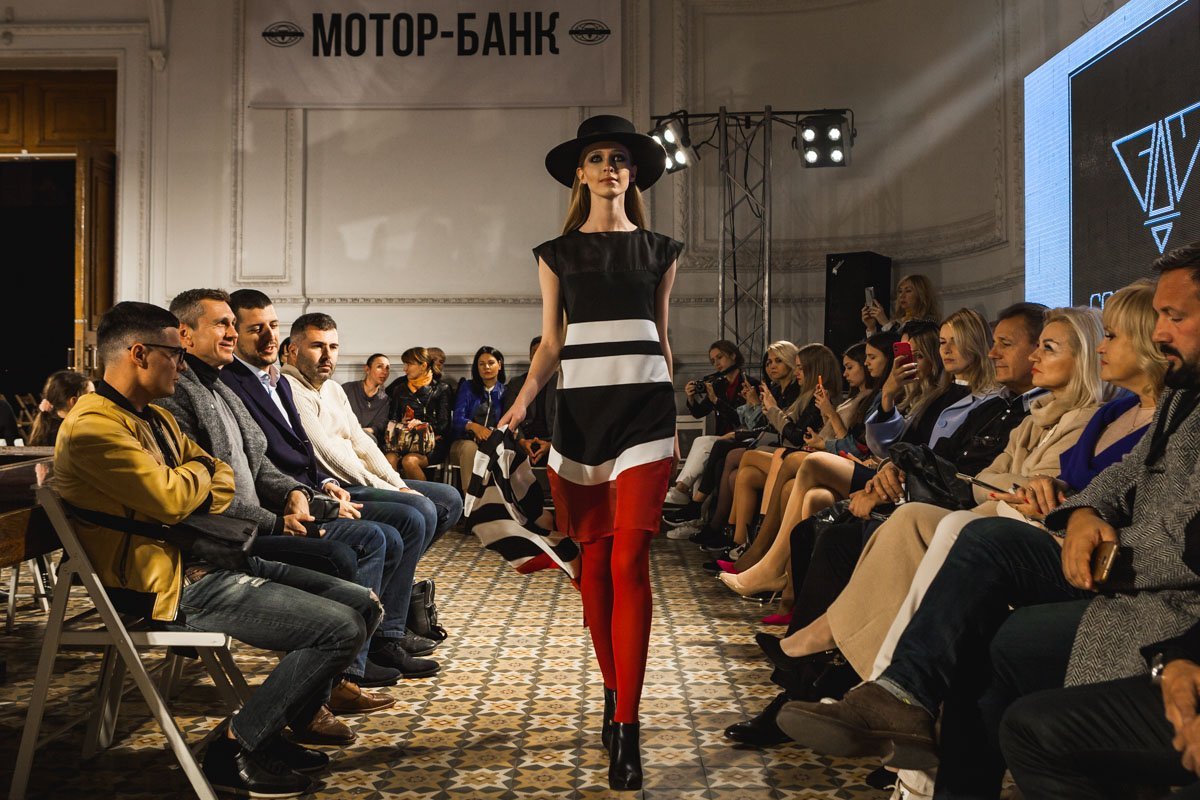 На fashion-мероприятии собрались не только ценители моды, но и профессиональные стилисты, модели и байеры На fashion-мероприятии собрались не только ценители моды, но и профессиональные стилисты, модели и байеры