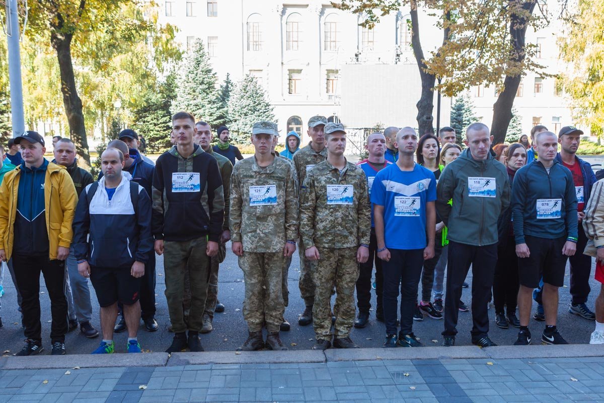 Взрослые бежали 1609 метров