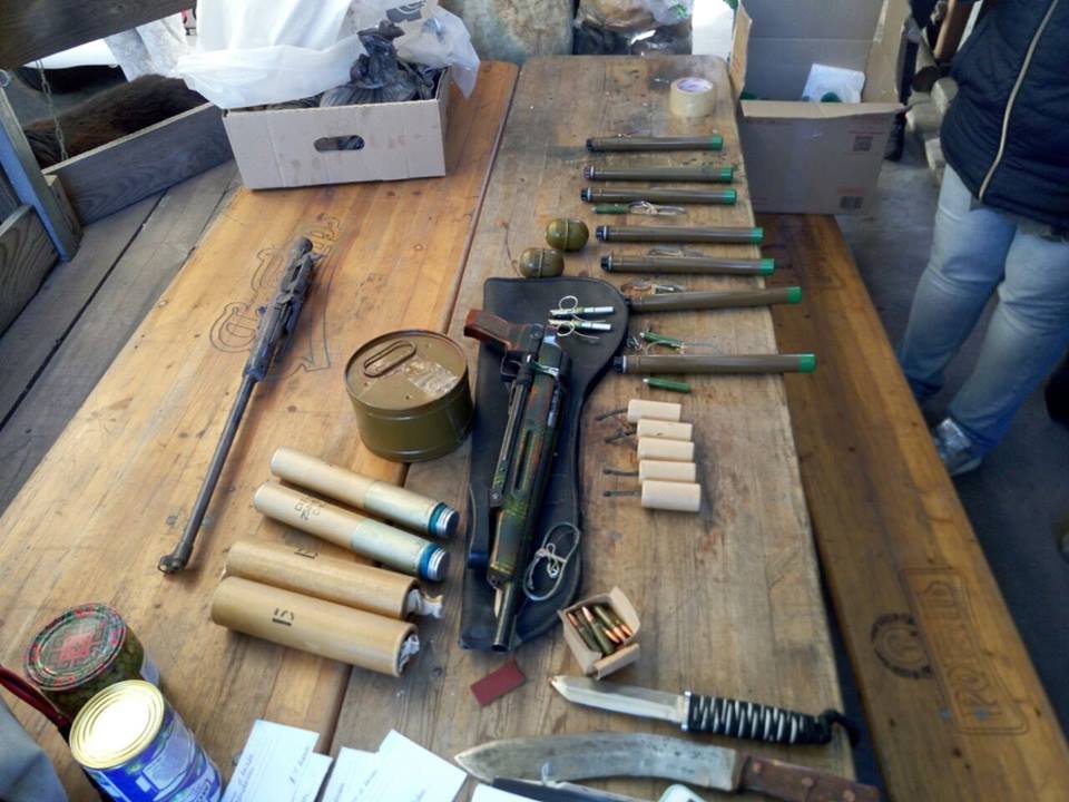 В Днепре мужчина привозил из зоны боевых действий оружие и продавал его В Днепре мужчина привозил из зоны боевых действий оружие и продавал его