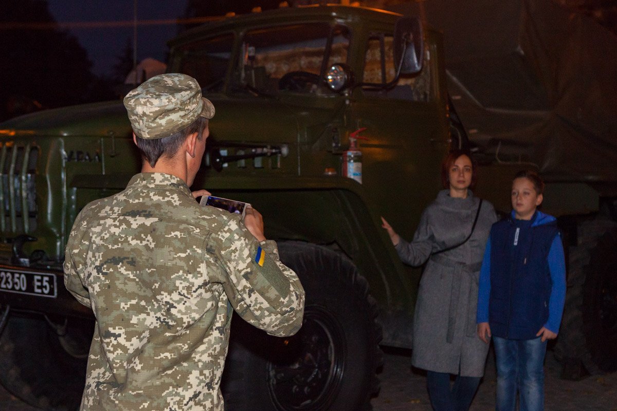 Возле техники можно сфотографироваться Возле техники можно сфотографироваться