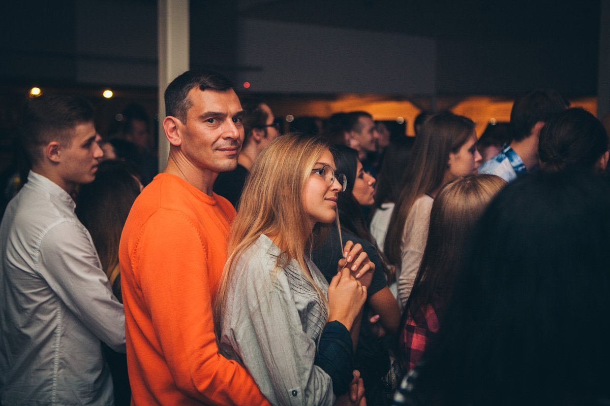 Музыка мешала позировать