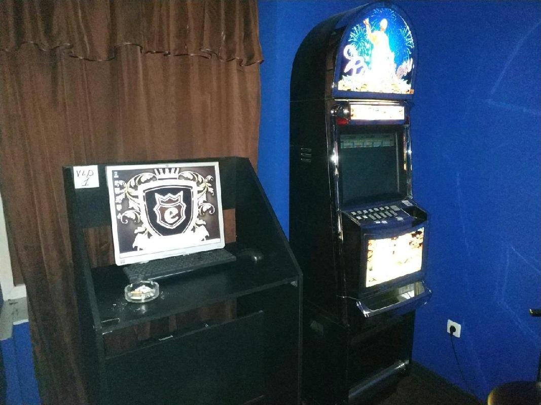 Игровая техника светилась всеми цветами радуги