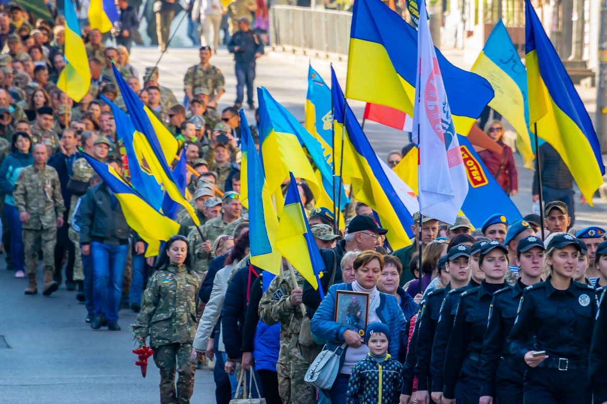 Матери пришли почтить память погибших сыновей Матери пришли почтить память погибших сыновей
