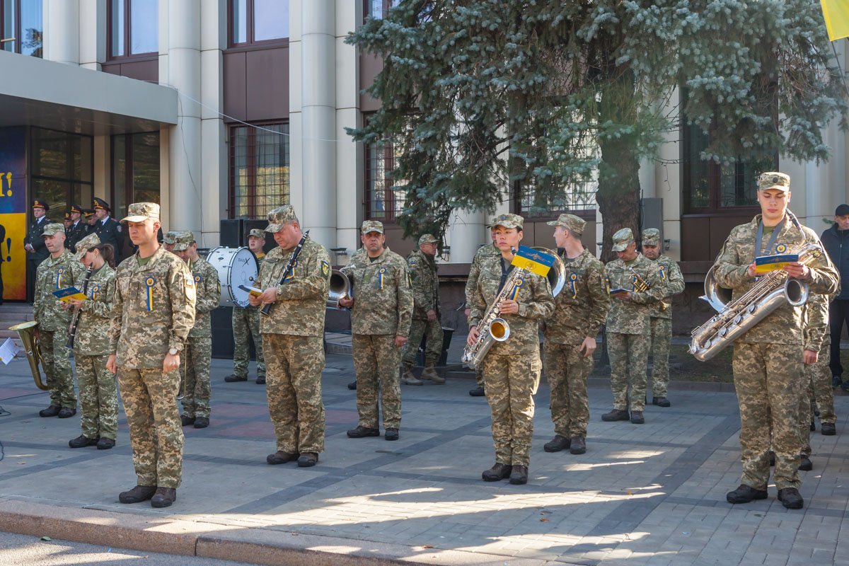 Военные играли на музыкальных инструментах Военные играли на музыкальных инструментах