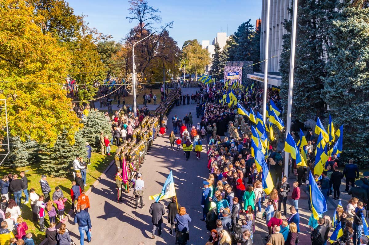 Сотни людей пришли на праздник Сотни людей пришли на праздник