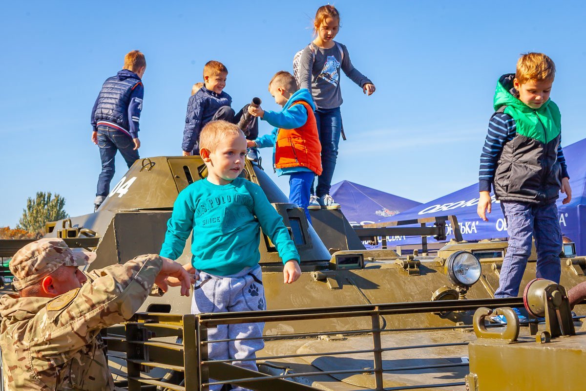 Для детей подготовили отдельную площадку "Маленькие ремесленники"  Для детей подготовили отдельную площадку "Маленькие ремесленники"
